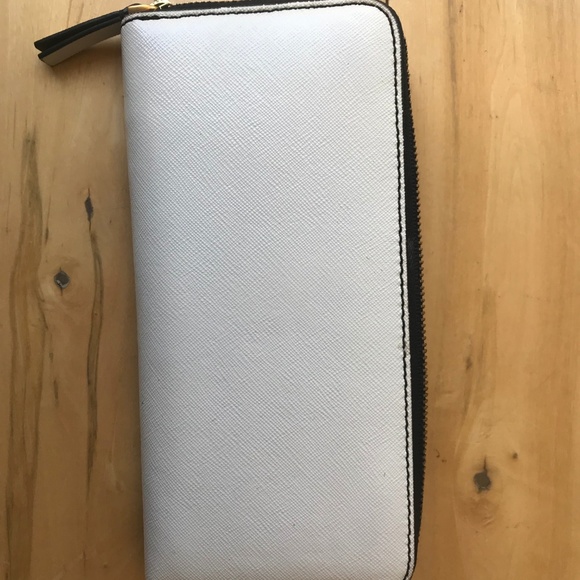 I love it, but it's too big for my small purses - Picture 2 of 7